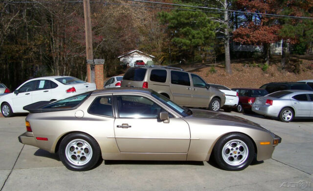 1986 Porsche 944 ULTRA NICE ORIGINAL PAINT AUTOMATIC A/C ALL STOCK A BEAUTY - photo 6