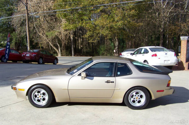 1986 Porsche 944 ULTRA NICE ORIGINAL PAINT AUTOMATIC A/C ALL STOCK A BEAUTY - photo 7