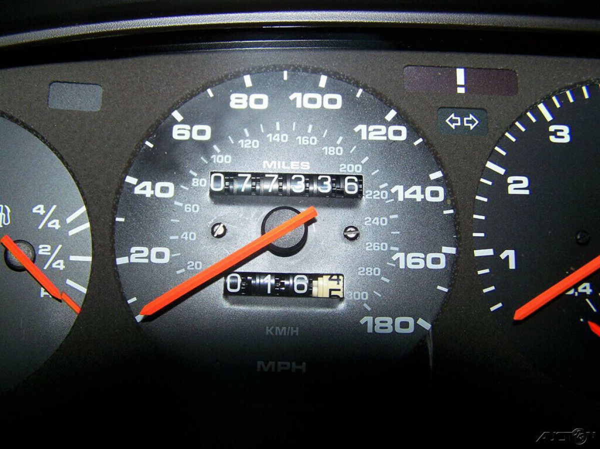 1987 Porsche 944 TURBO 5-SPEED A/C PREMIUM SPECTACULAR PAINT & INTERIOR COUPE - photo 10