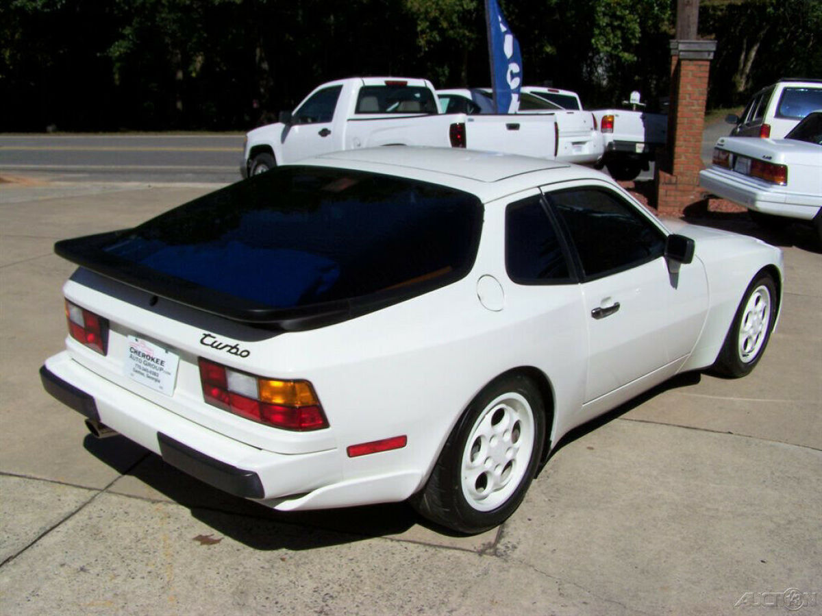 1987 Porsche 944 TURBO 5-SPEED A/C PREMIUM SPECTACULAR PAINT & INTERIOR COUPE - photo 2
