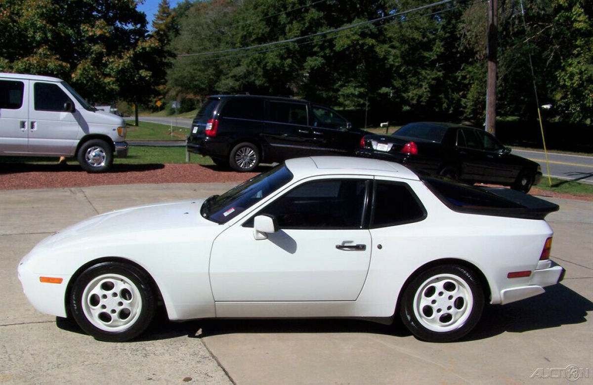 1987 Porsche 944 TURBO 5-SPEED A/C PREMIUM SPECTACULAR PAINT & INTERIOR COUPE - photo 6