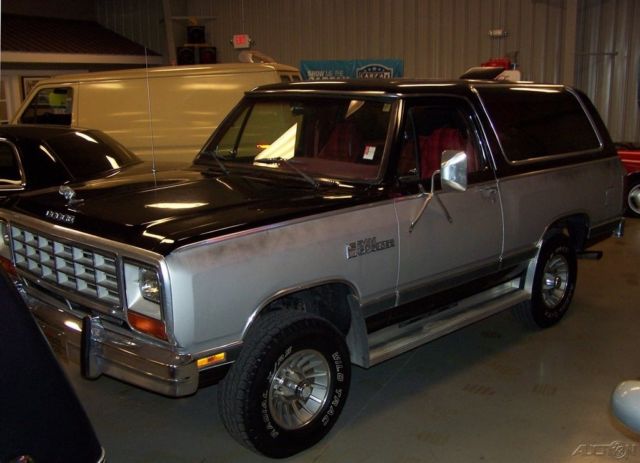 1983 Dodge Ramcharger 1-OWNER SE ROYAL 4X4 AC 5.2L V8 AUTOMATIC SEE PICS - photo 3