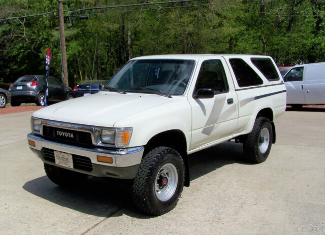 1989 Toyota Tacoma DLX 4X4 5-SPD 22RE FUEL INJ 4CYL 2.4L EFI SHORT BED - photo 4