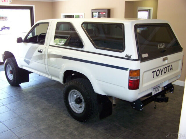 1989 Toyota Tacoma DLX 4X4 5-SPD 22RE FUEL INJ 4CYL 2.4L EFI SHORT BED - photo 7