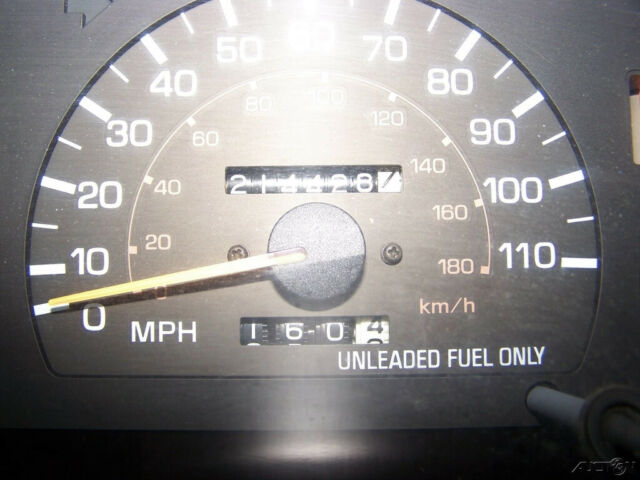 1989 Toyota Tacoma DLX 4X4 5-SPD 22RE FUEL INJ 4CYL 2.4L EFI SHORT BED - photo 9