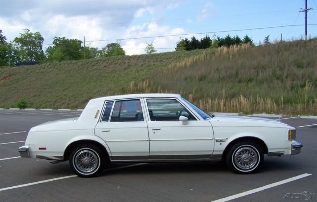 1984 Oldsmobile Cutlass SUPREME BROUGHAM ORG MILES 5.0L 307 4BBL V8 BEAUTY - photo 5