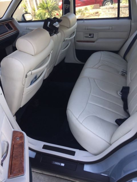 1993 Lincoln Town Car Signature Series - photo 10