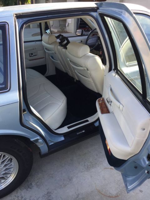1993 Lincoln Town Car Signature Series - photo 11