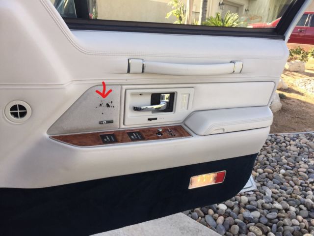 1993 Lincoln Town Car Signature Series - photo 12