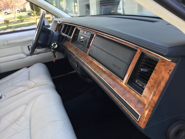 1993 Lincoln Town Car Signature Series - photo 13