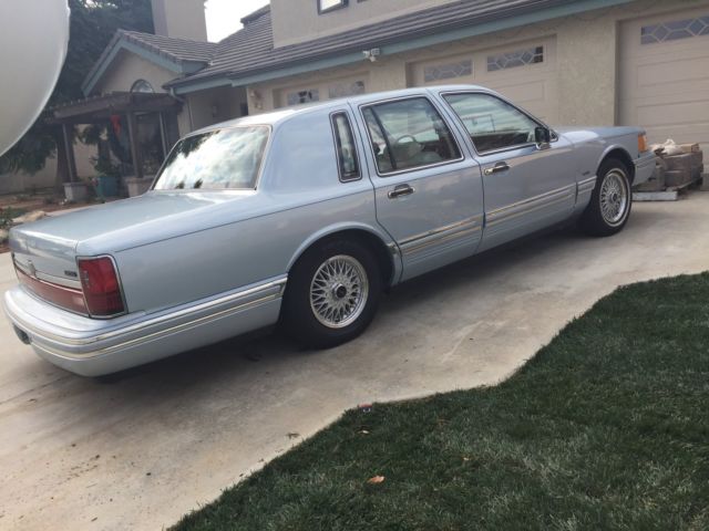 1993 Lincoln Town Car Signature Series - photo 4