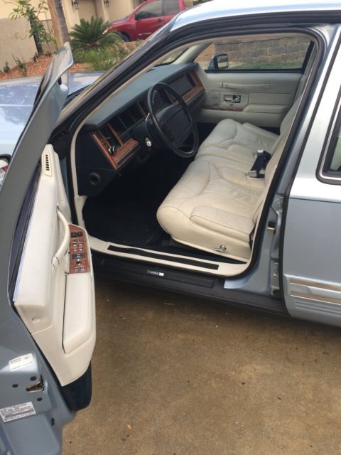 1993 Lincoln Town Car Signature Series - photo 7
