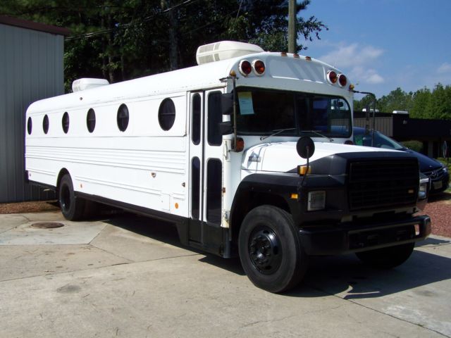 A-RV-DUAL-AC-SPACE-SHUTTLE-CLONE-CAMPER-DETROIT-V8-ONAN-GENSET-RUNS-GREAT-WAGON 1983 Ford SUPER DUTY B700 DIESEL WAY COOL WOULD MAKE NASA PROUD RIG
