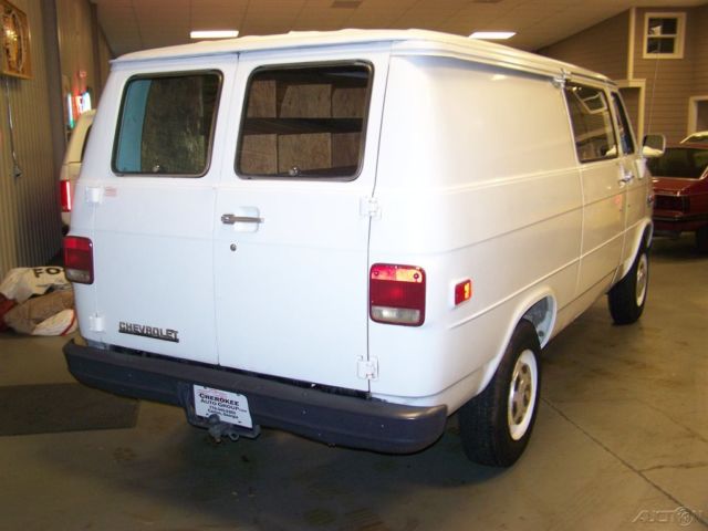 1988 Chevrolet Express G30 1-TON G3500 1-OWNER 6.2L DIESEL AUTO CARGO WAGON - photo 3