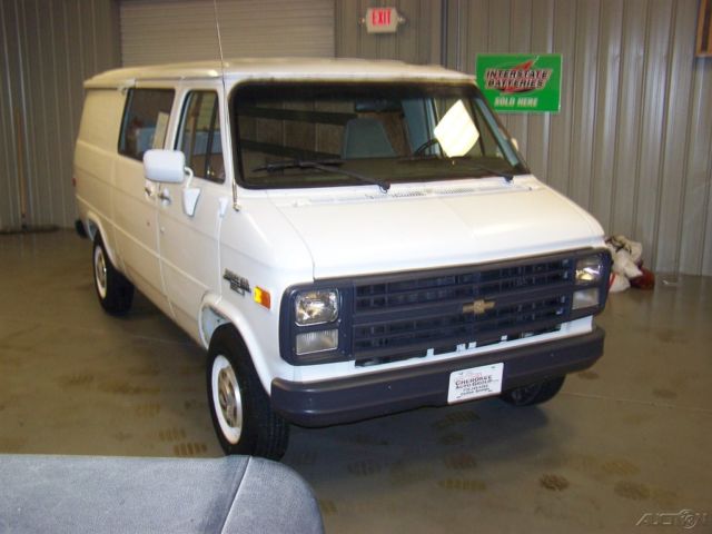 1988 Chevrolet Express G30 1-TON G3500 1-OWNER 6.2L DIESEL AUTO CARGO WAGON - photo 4