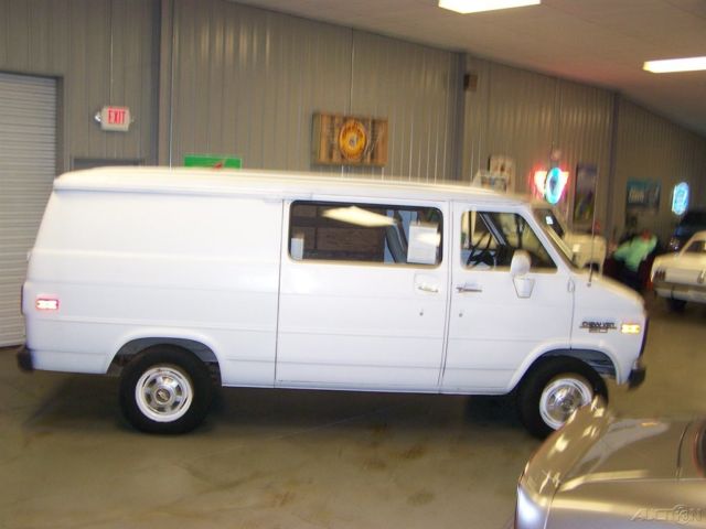 1988 Chevrolet Express G30 1-TON G3500 1-OWNER 6.2L DIESEL AUTO CARGO WAGON - photo 5
