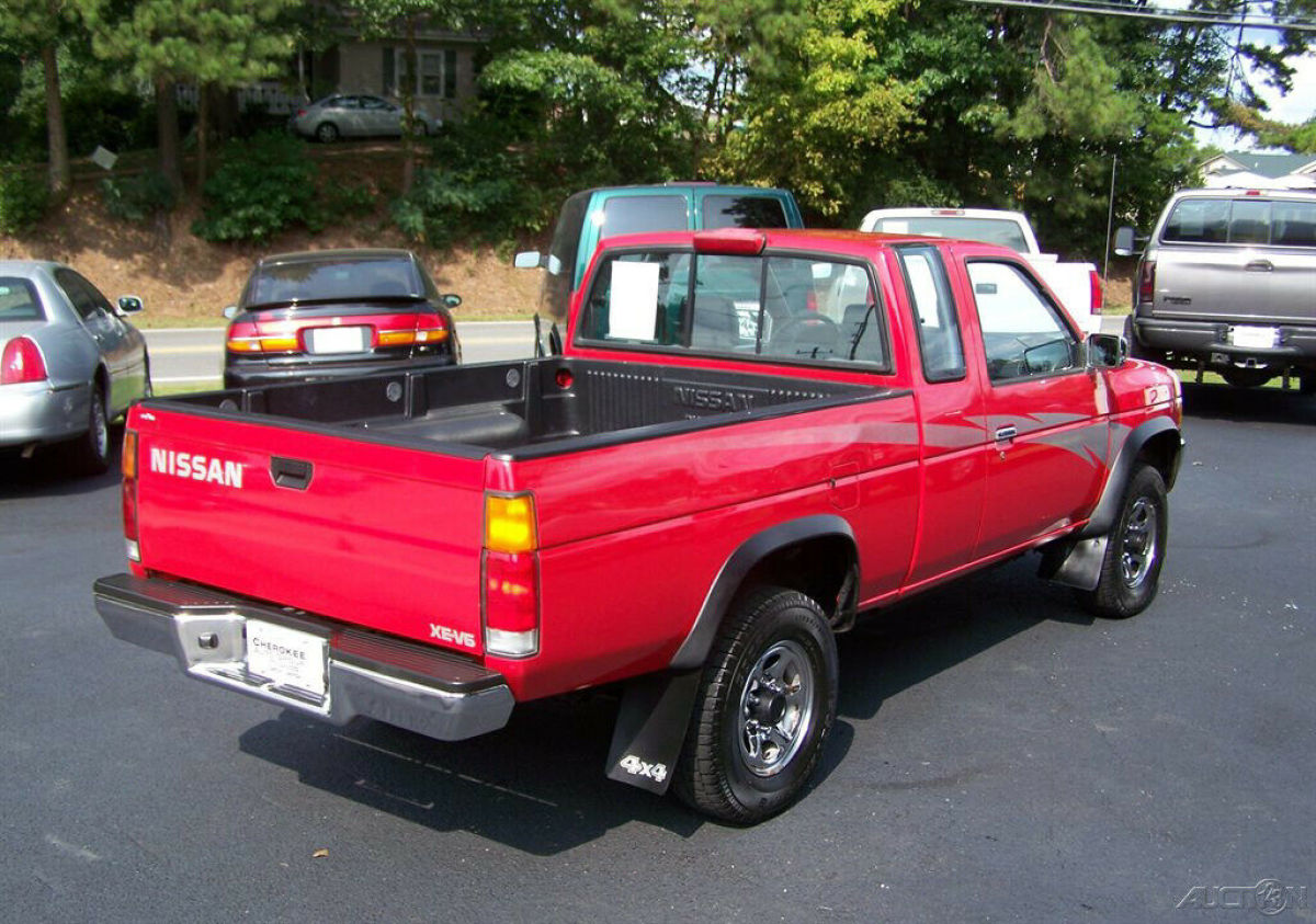 1994 Nissan Frontier 1-OWNER 146K XE 4WD 3.0L V6 5-SPEED COLD A/C KING CAB TRUCK - photo 2