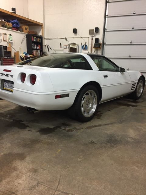 1992 Chevrolet Corvette Base Hatchback 2-Door - photo 10