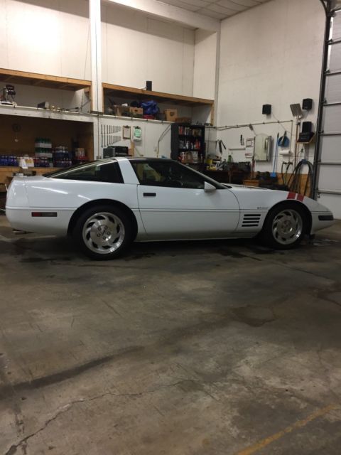 1992 Chevrolet Corvette Base Hatchback 2-Door - photo 11
