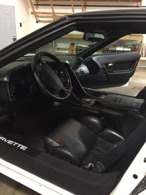 1992 Chevrolet Corvette Base Hatchback 2-Door - photo 3