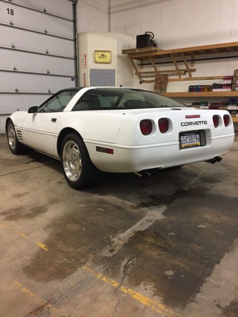 1992 Chevrolet Corvette Base Hatchback 2-Door - photo 9