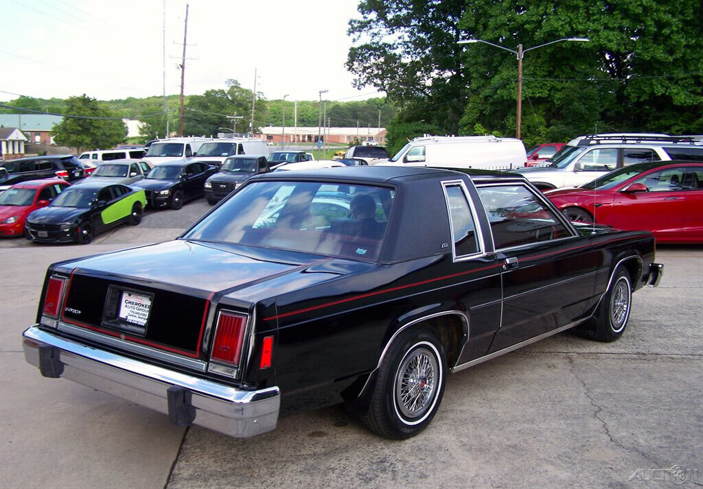 1981 Ford Crown Victoria LTD 29K PRISTINE COLLECTOR QUALITY 2DR 5.0L 302 COUPE - photo 4