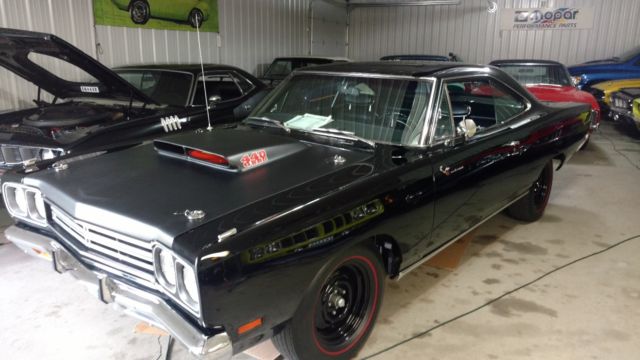 A12 super RARE TX9 BLACK car,, ultimate color for a 440-6pack roadrunner 1969 Plymouth Road Runner A12 ,440-6PAC, M code