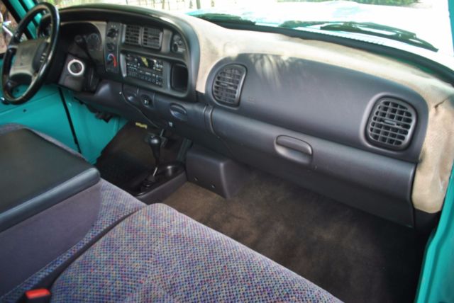 1961 Ford F-100 Restomod V8 Auto Fully Restored Late Model Chassis - photo 10