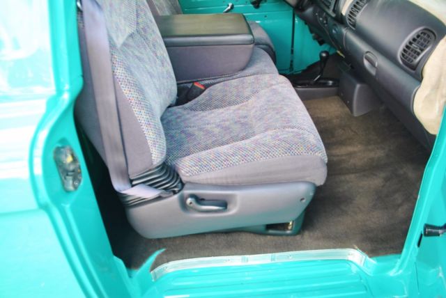 1961 Ford F-100 Restomod V8 Auto Fully Restored Late Model Chassis - photo 9
