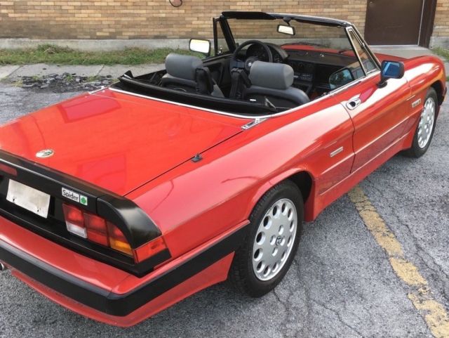 Alfa Romeo Quadrafoglio Spider w/ Hardtop 1988 Alfa Romeo Spider