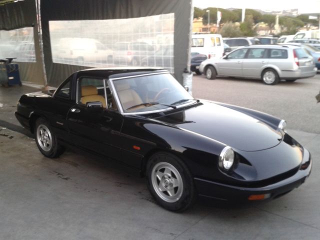 Alfa Romeo Spider "Duetto" 1.6 carburetors entirely restored, like a new car. 1992 Alfa Romeo Spider 1.6