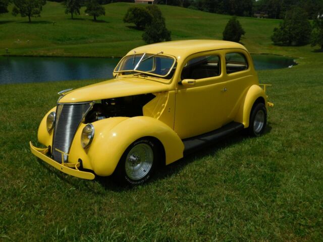 1937 Ford 2 dr sedan street rod - photo 2