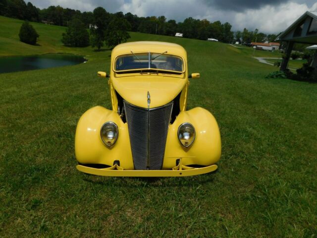 1937 Ford 2 dr sedan street rod