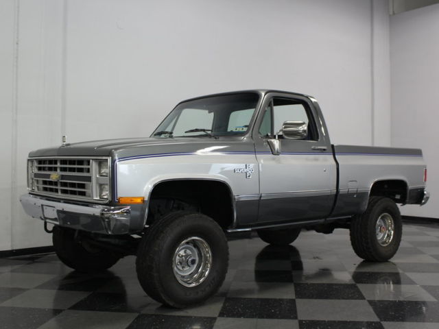 ALL NEW PAINT & TRIM, UPDATED A/C SYSTEM, 700R4 O/D TRANS, GREAT LOOKING 4X4 1987 Chevrolet K-10 Silverado