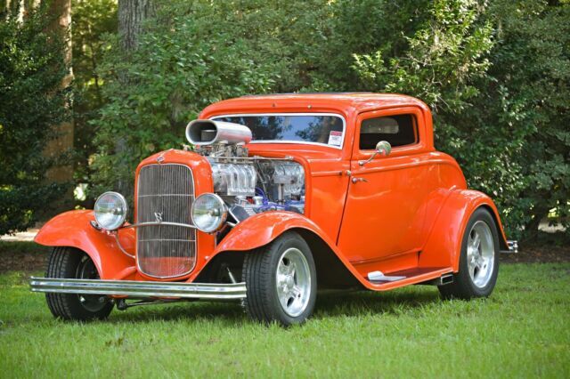 All of todays bells and whilstles wrapped in American Graffiti cool! 1932 Ford Roadster