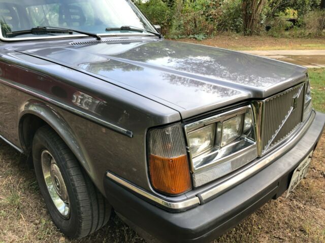 all original 245 super brick cooold a/c, 5 speed, bluetooth stereo 1985 Volvo 240
