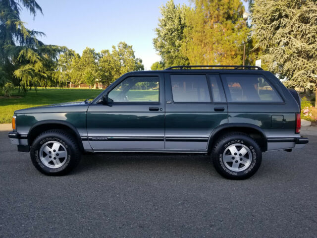 1993 Chevrolet Blazer LT - photo 2