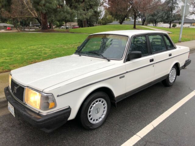 ALL ORIGINAL CORROSION FREE SOUTHERN CALIFORNIA CLASSIC SAFE RELIABLE EXCELLENT 1989 Volvo 240 SOUTHERN CALIFORNIA