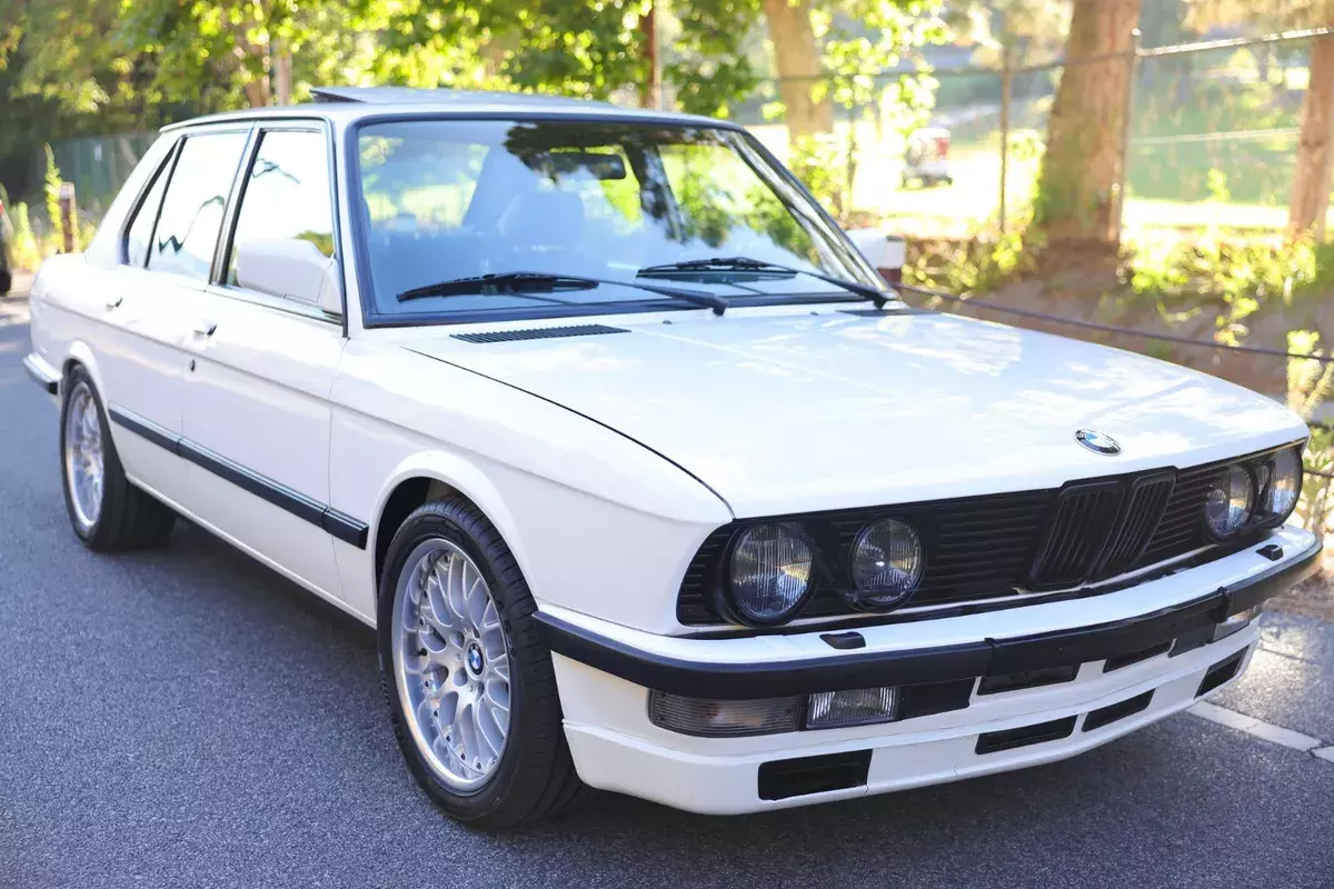 All Original Paint, Brand New Interior, Beautiful Collector Car 1988 BMW 5-Series 528e 5-Speed