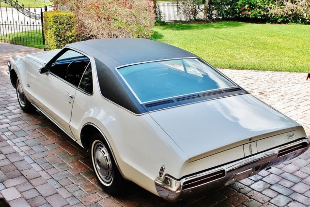 1968 Oldsmobile Toronado with only 46k Original Miles Simply Immaculate - photo 4