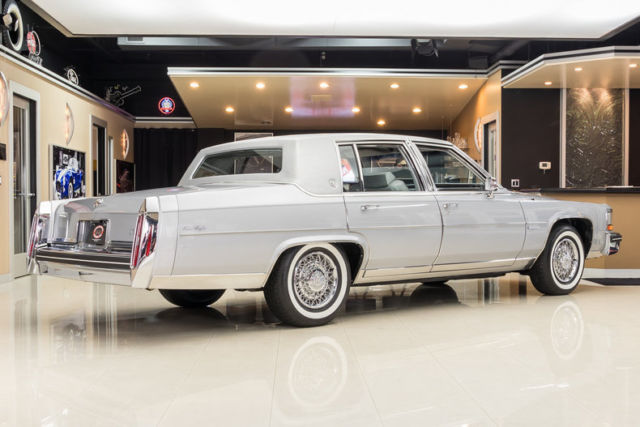 1982 Cadillac Fleetwood Brougham - photo 11