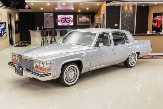 1982 Cadillac Fleetwood Brougham - photo 5