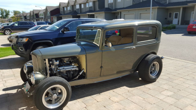 ALL STEEL 1932 FORD TUDOR TURNKEY SHOWROOM CONDITION STREETROD 1932 Ford Tudor 2 Door