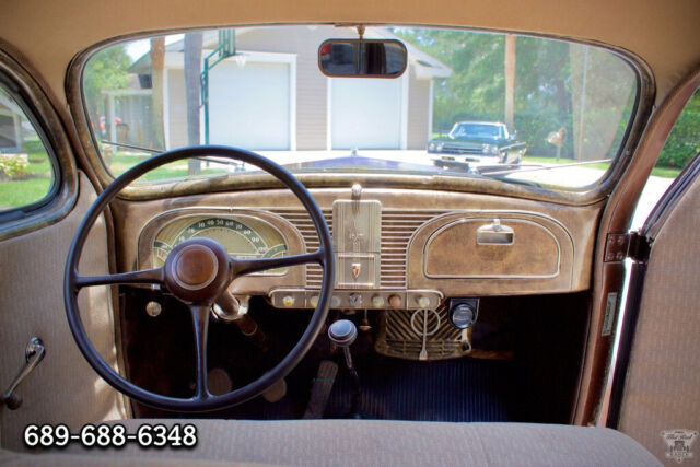 1938 DeSoto DeLuxe Touring DeLuxe Touring 4-Door Sedan / Restored! - photo 4
