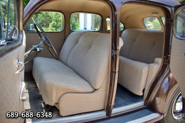 1938 DeSoto DeLuxe Touring DeLuxe Touring 4-Door Sedan / Restored! - photo 5