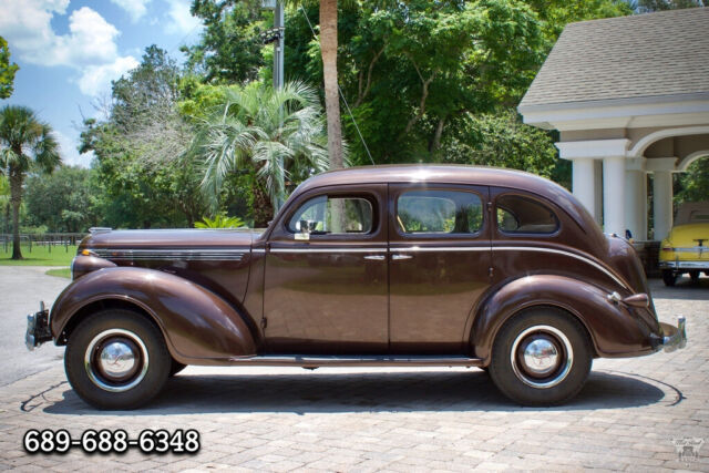 1938 DeSoto DeLuxe Touring DeLuxe Touring 4-Door Sedan / Restored! - photo 9