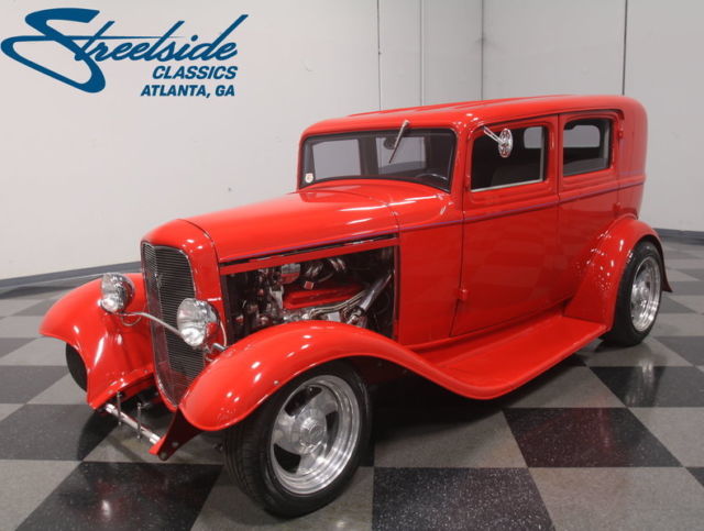 ALL-STEEL STREETROD, 350 LT1, 700R4, TUBULAR A-ARMS/CORVETTE REAR, 4 DISCS, A/C! 1932 Ford Sedan Streetrod