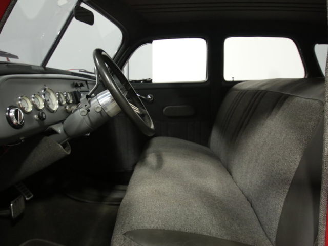 1940 Plymouth Sedan - photo 4