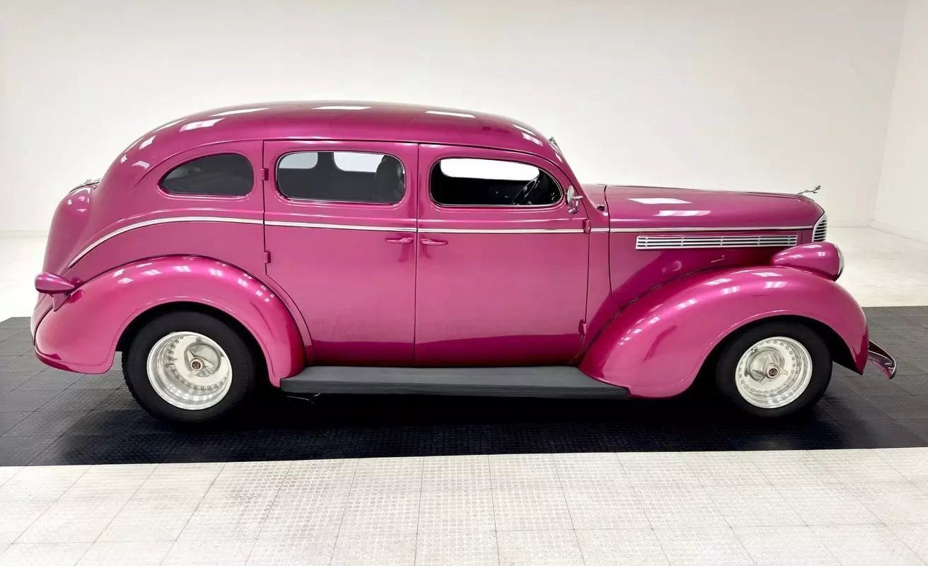 1938 Dodge Six Series D8 4 Door Sedan - photo 6