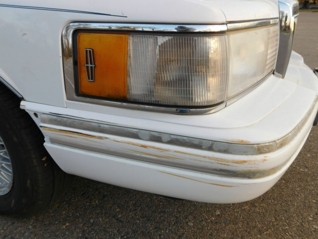 1992 Lincoln Town Car Executive 4 Door Sedan - photo 9